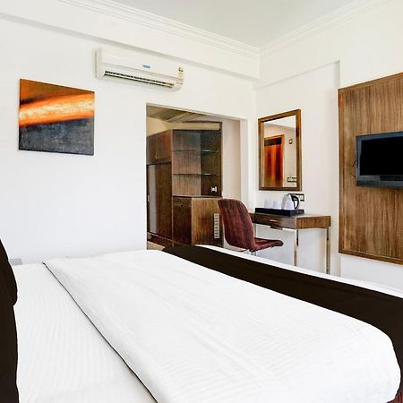 Super Townhouse Oak Bharuch Near Railway Station Formerly Hotel Kohinoor Exterior photo
