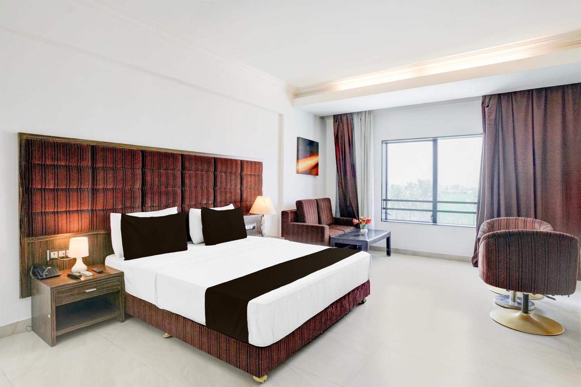 Super Townhouse Oak Bharuch Near Railway Station Formerly Hotel Kohinoor Exterior photo