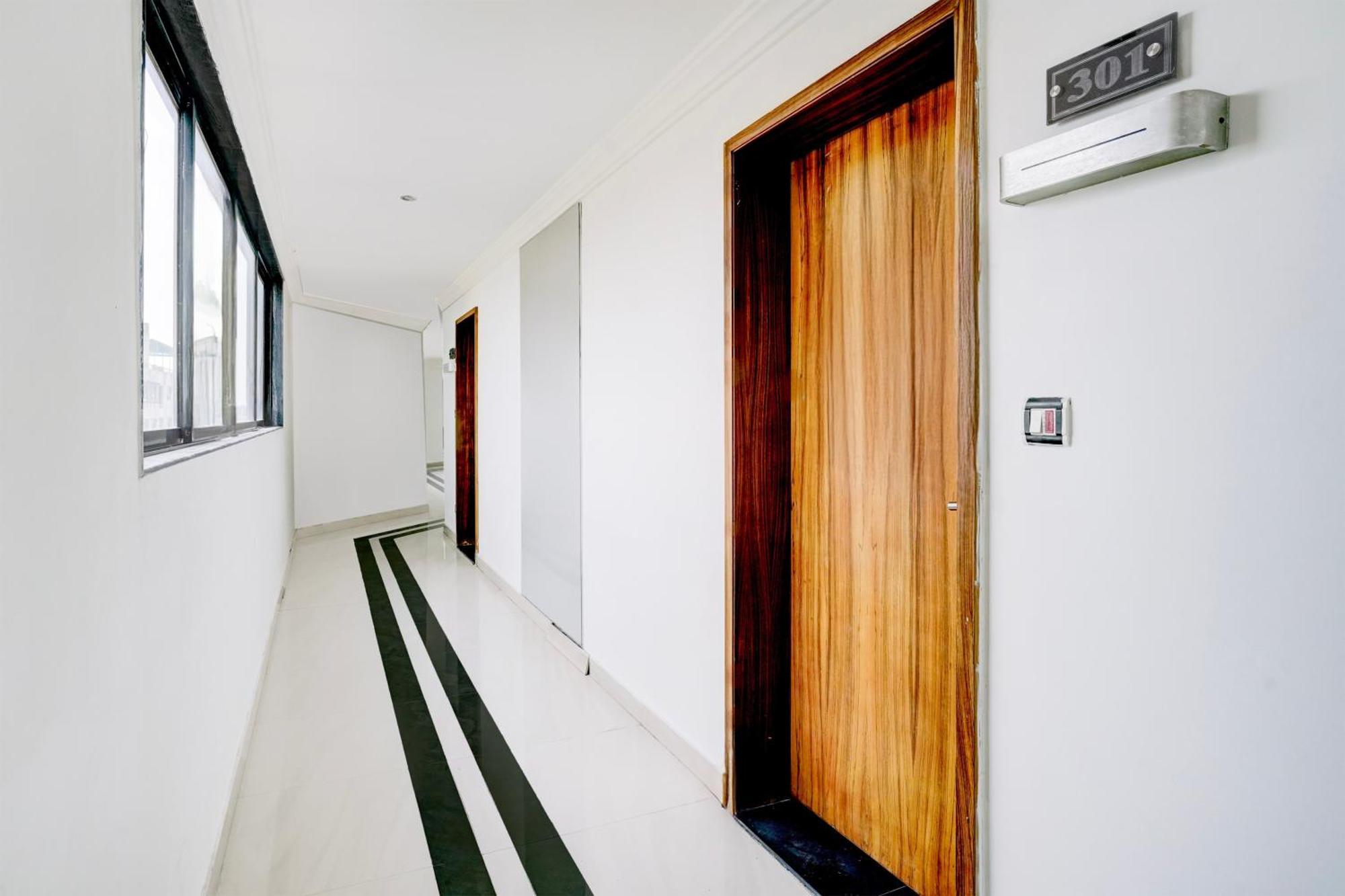 Super Townhouse Oak Bharuch Near Railway Station Formerly Hotel Kohinoor Exterior photo
