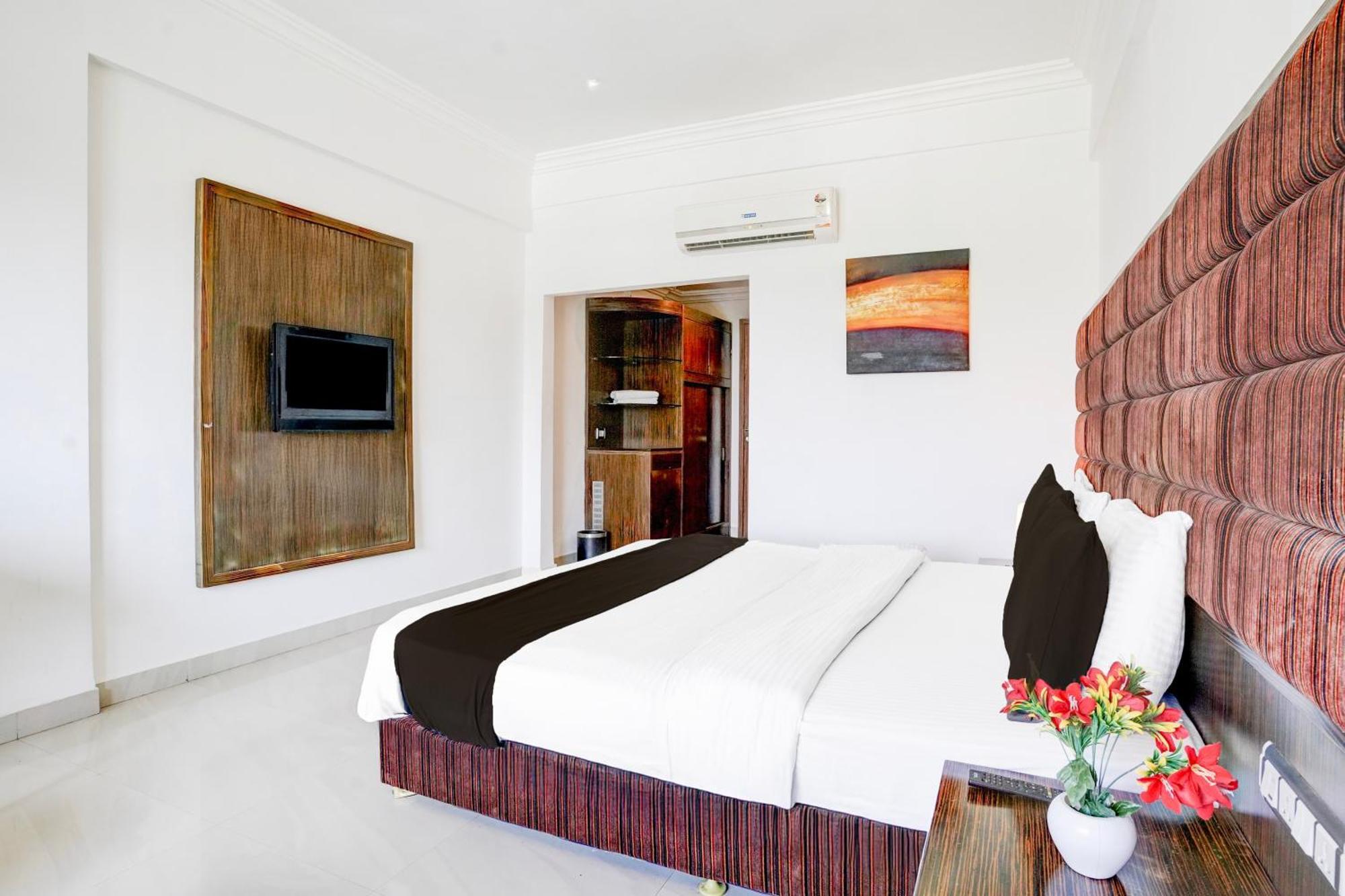 Super Townhouse Oak Bharuch Near Railway Station Formerly Hotel Kohinoor Exterior photo