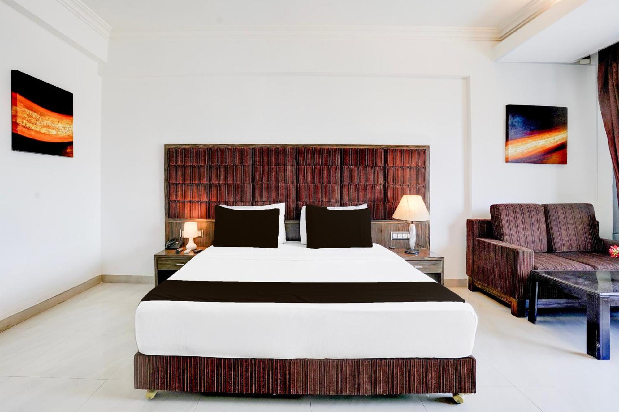Super Townhouse Oak Bharuch Near Railway Station Formerly Hotel Kohinoor Exterior photo