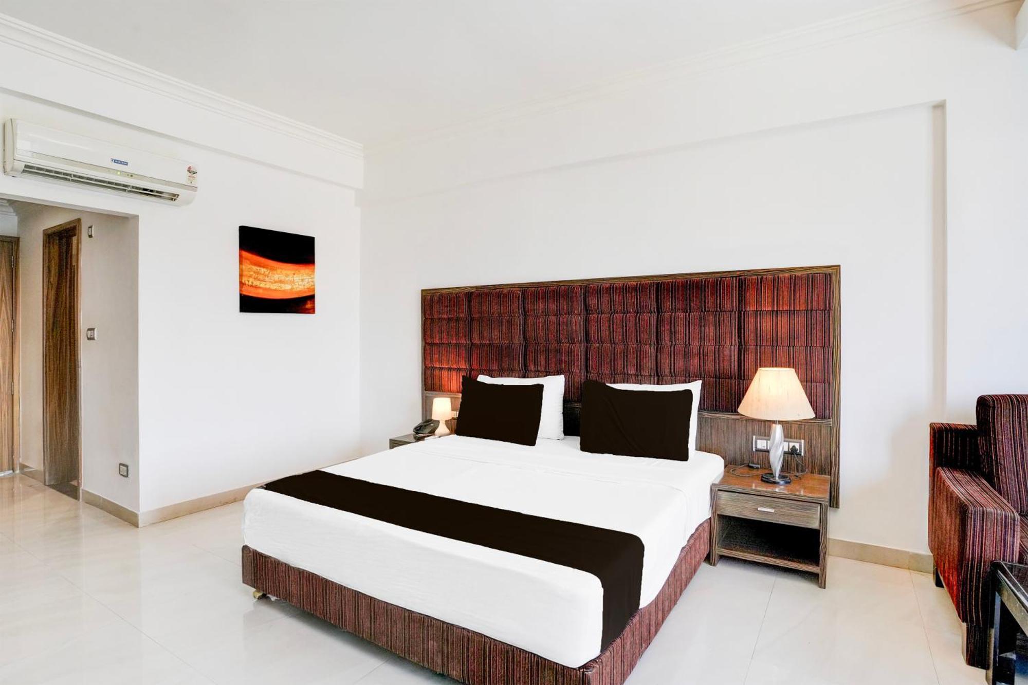 Super Townhouse Oak Bharuch Near Railway Station Formerly Hotel Kohinoor Exterior photo