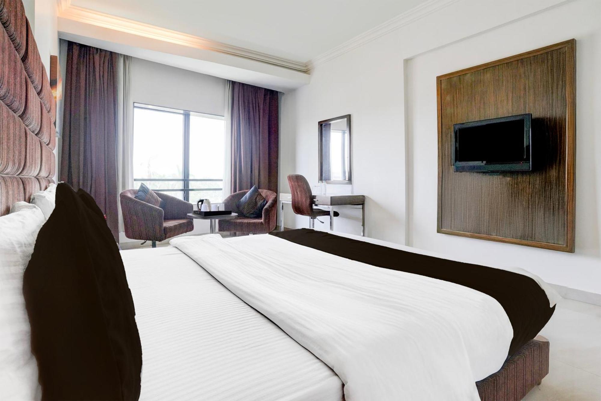 Super Townhouse Oak Bharuch Near Railway Station Formerly Hotel Kohinoor Exterior photo