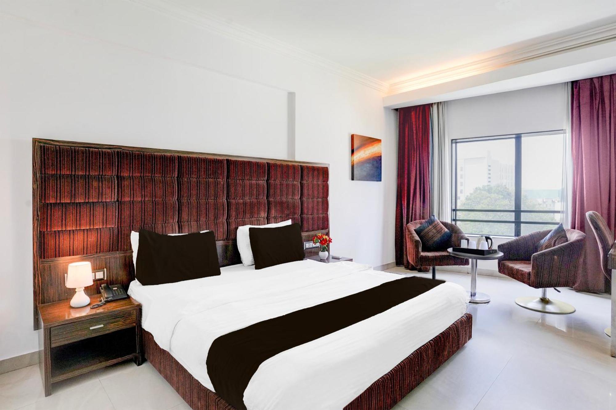 Super Townhouse Oak Bharuch Near Railway Station Formerly Hotel Kohinoor Exterior photo