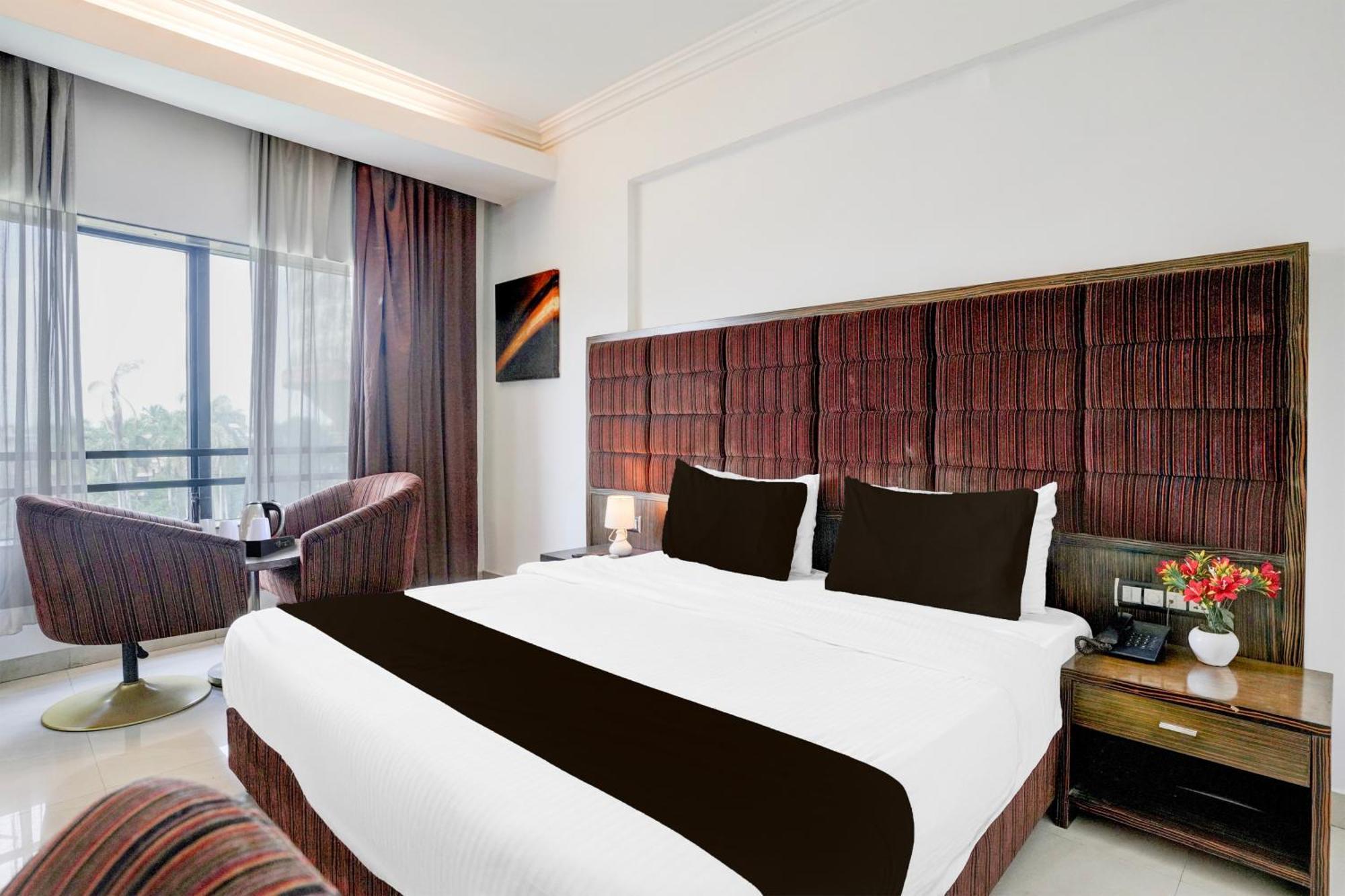 Super Townhouse Oak Bharuch Near Railway Station Formerly Hotel Kohinoor Exterior photo