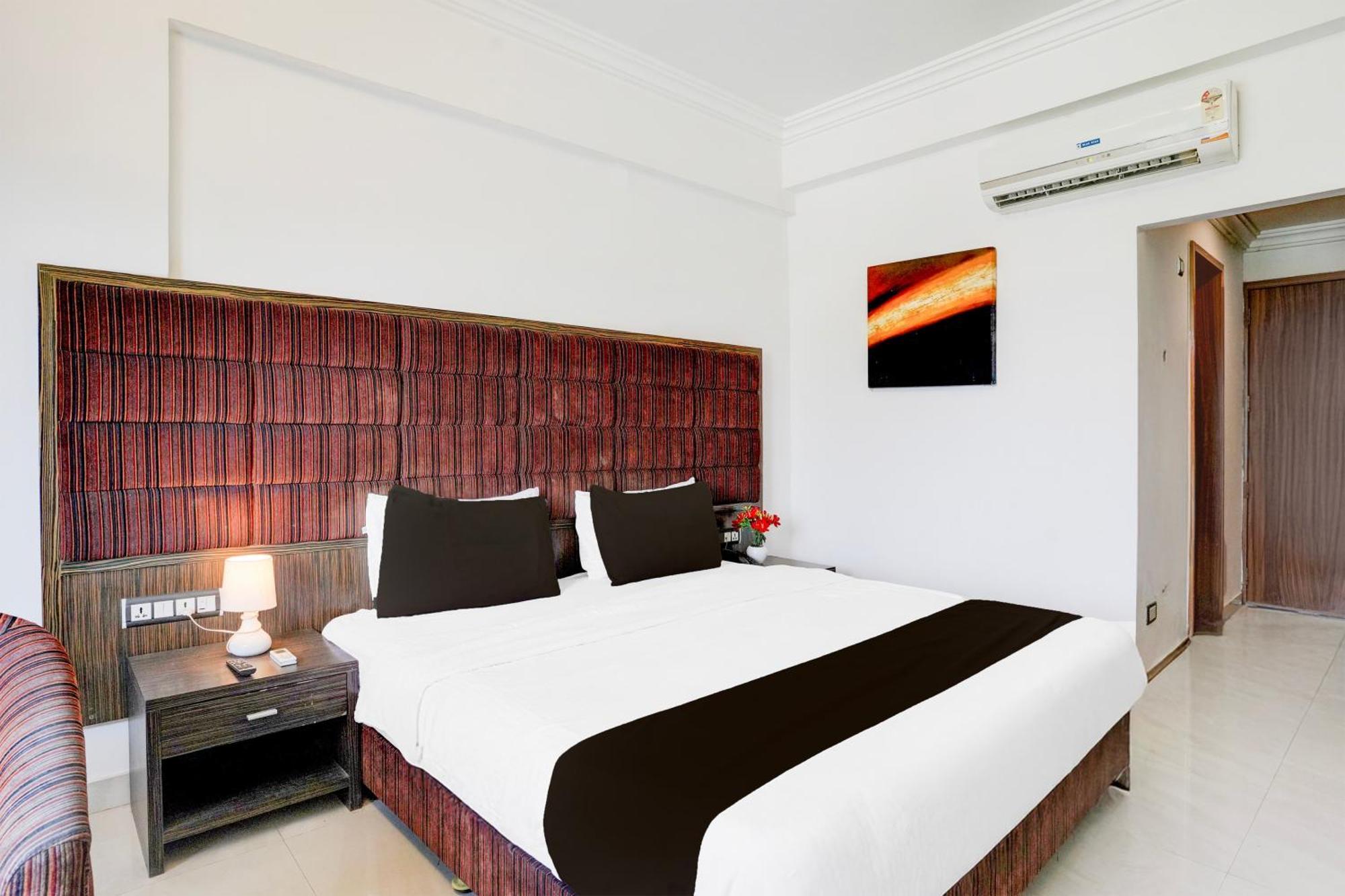 Super Townhouse Oak Bharuch Near Railway Station Formerly Hotel Kohinoor Exterior photo