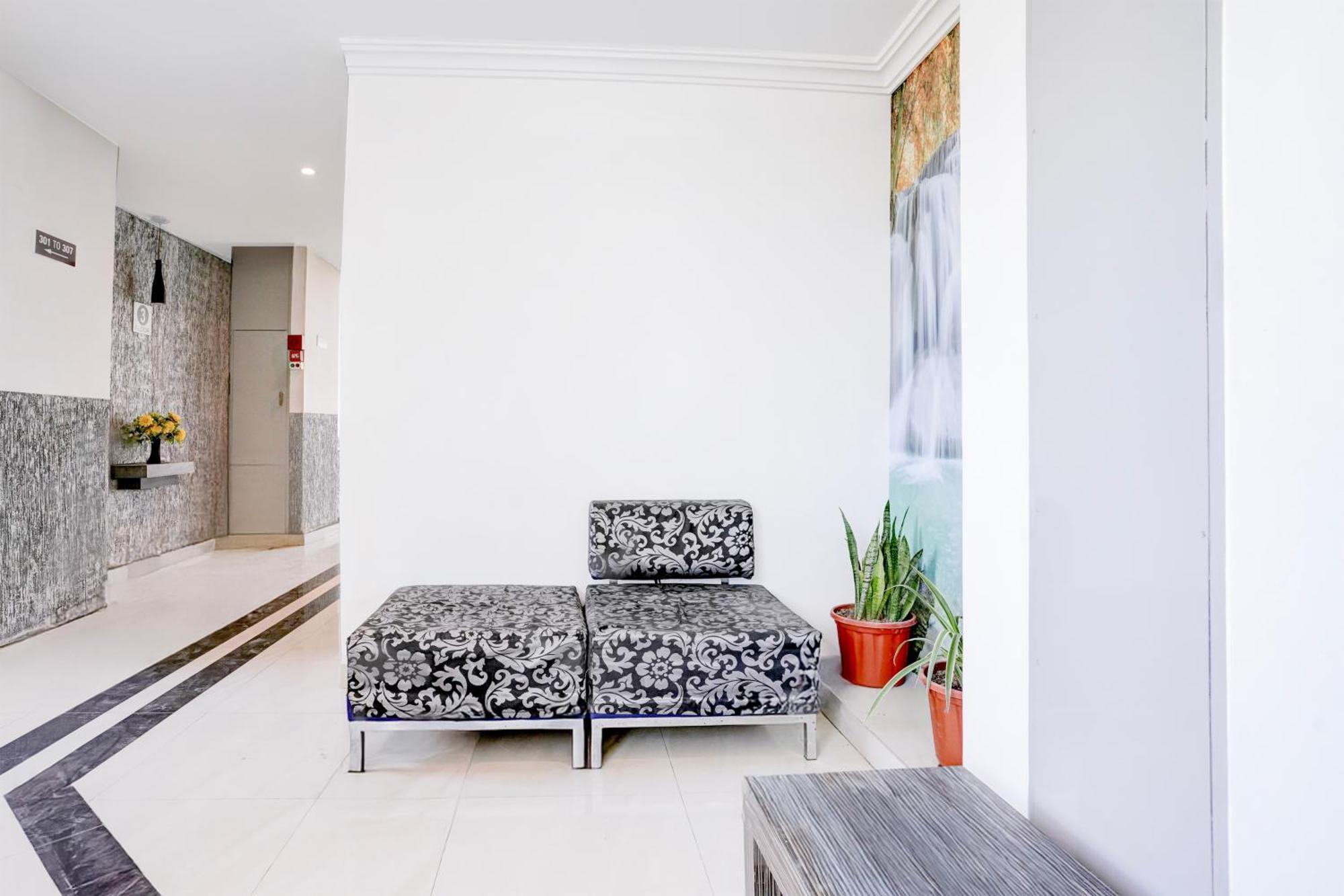 Super Townhouse Oak Bharuch Near Railway Station Formerly Hotel Kohinoor Exterior photo