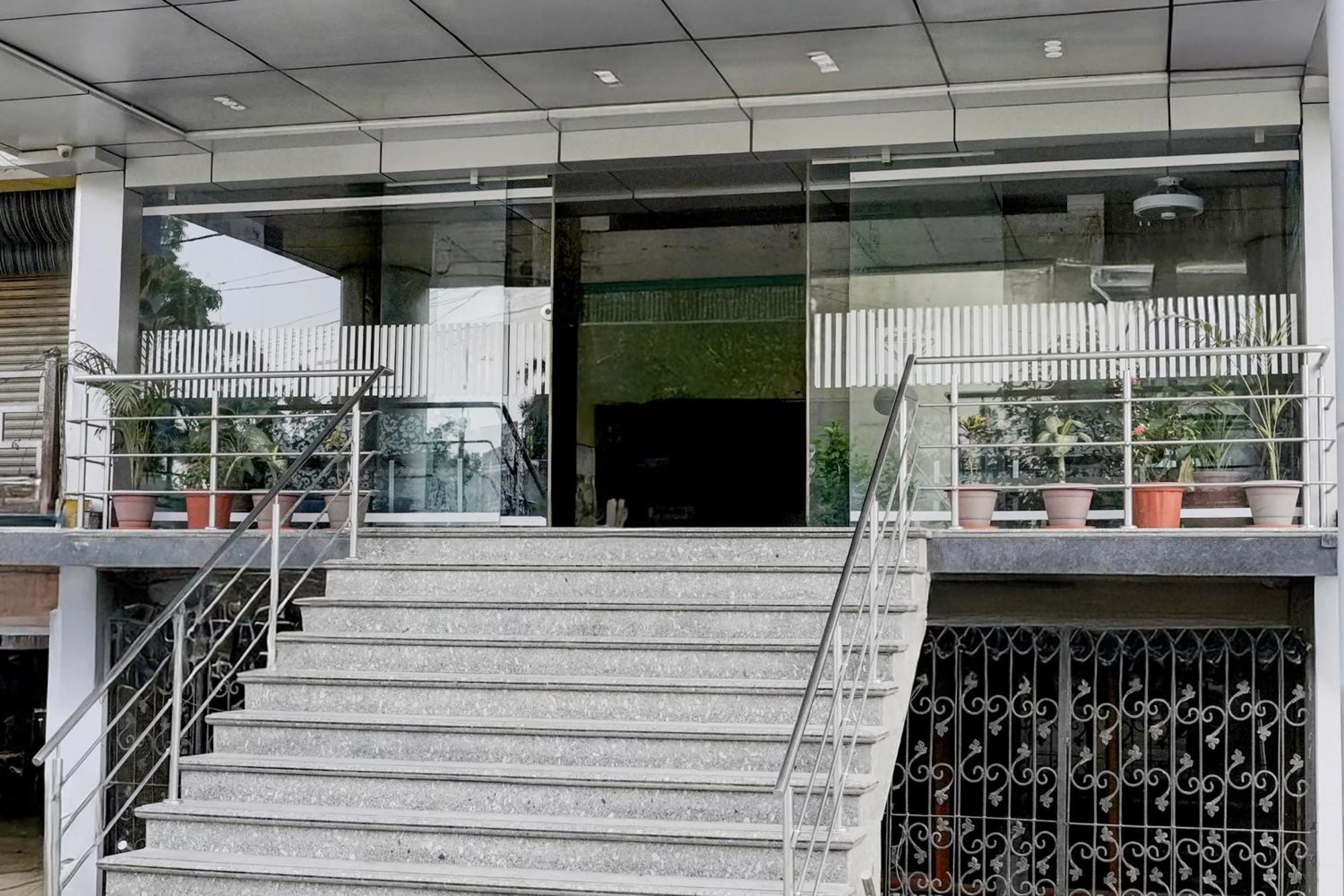 Super Townhouse Oak Bharuch Near Railway Station Formerly Hotel Kohinoor Exterior photo